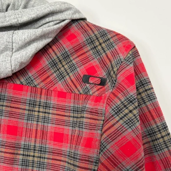 Oakley Mens Hooded Quilted Red Flannel Shirt Jacket Size M Plaid Patterned - Picture 6 of 14